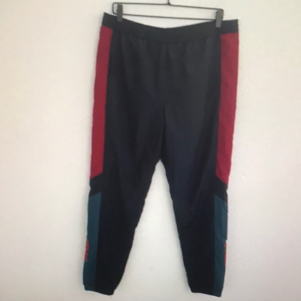 Oakley women’s large black windbreaker long pant